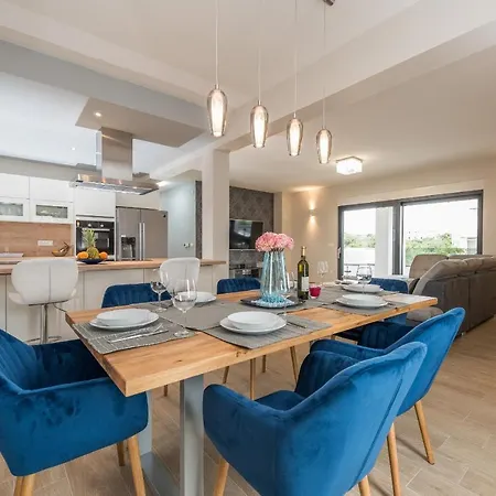 Nika Zadarvillas Vila