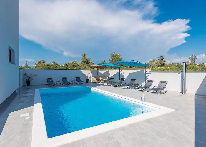 Nika Zadarvillas
