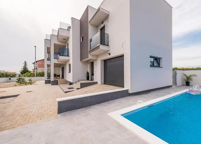 Nika Zadarvillas * Zara
