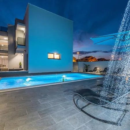 فيلة Nika Zadarvillas زادار