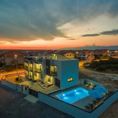 فيلة Nika Zadarvillas