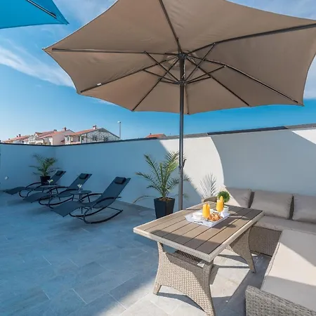 فيلة Nika Zadarvillas زادار
