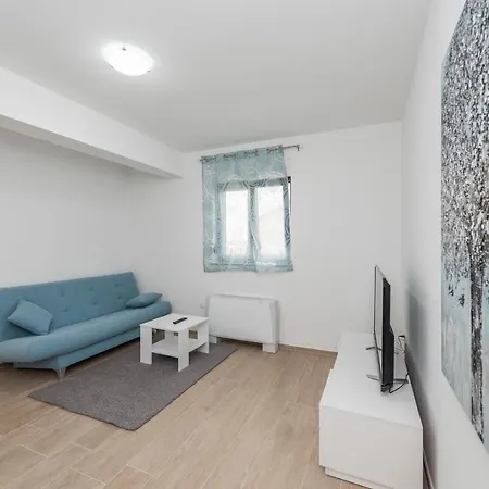 فيلة Nika Zadarvillas *
