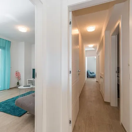 فيلة Nika Zadarvillas *