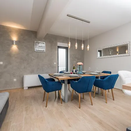 فيلة Nika Zadarvillas زادار