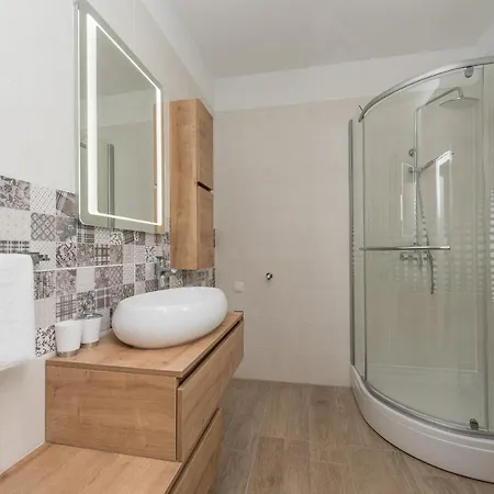 فيلة Nika Zadarvillas