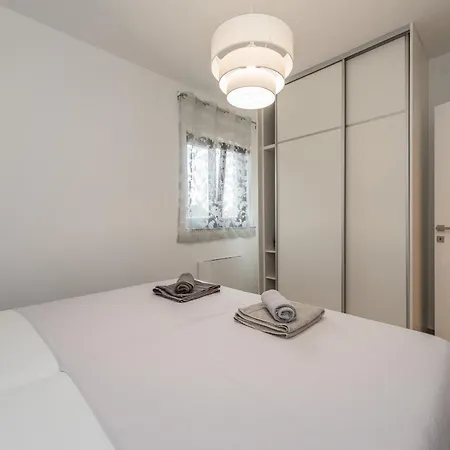 فيلة Nika Zadarvillas زادار