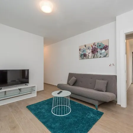 Nika Zadarvillas * زادار