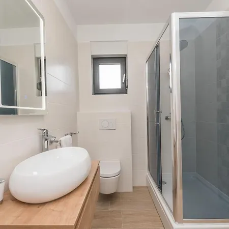 فيلة Nika Zadarvillas *