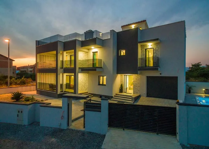 Nika Zadarvillas *